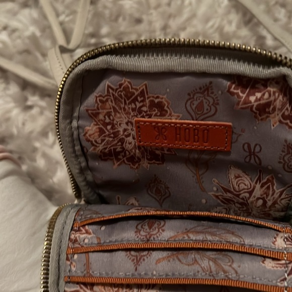 HOBO crossbody like brand new - Picture 3 of 7